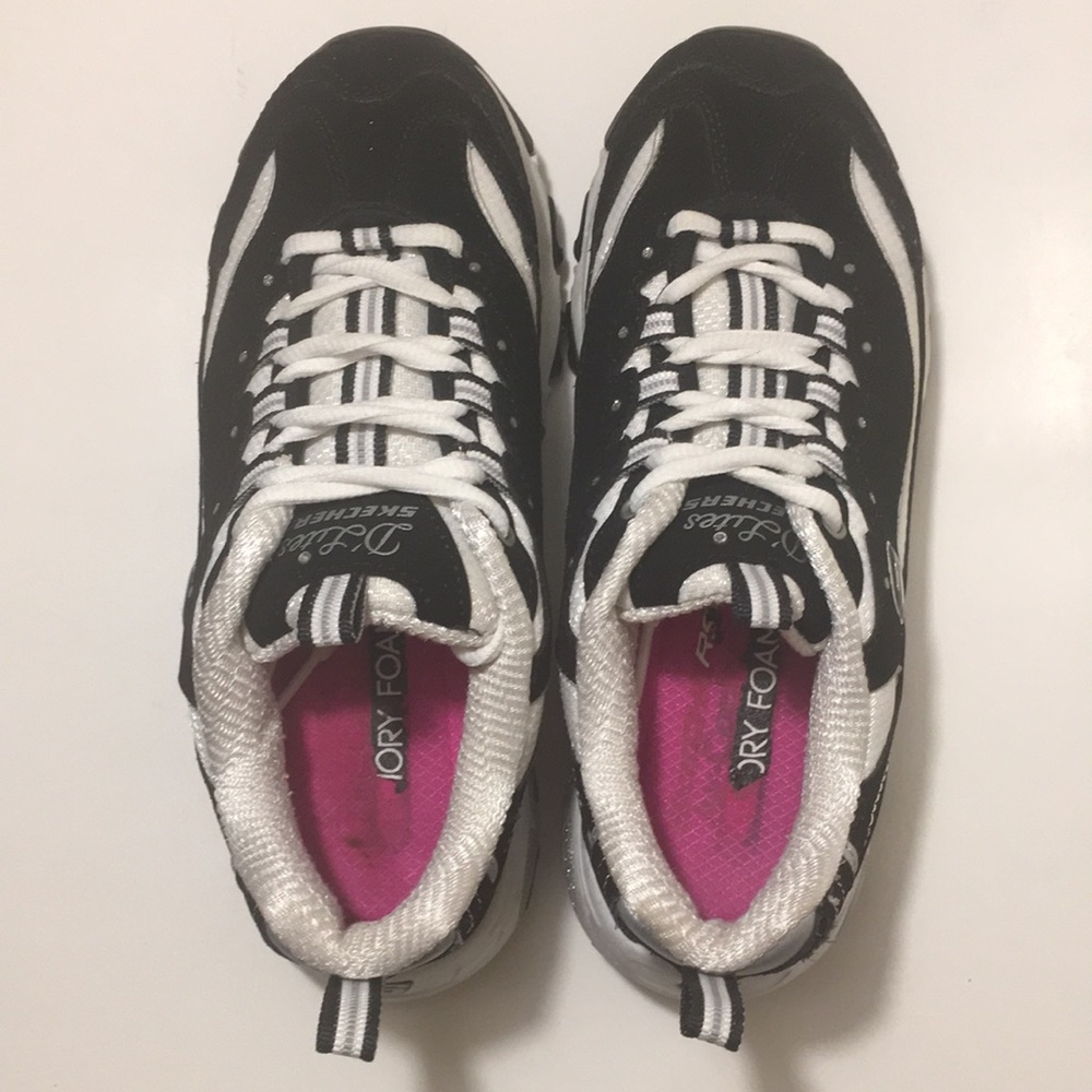 💲8️⃣ Skechers youth D’Lites Sneakers Size 5.5 black white memory foam insole